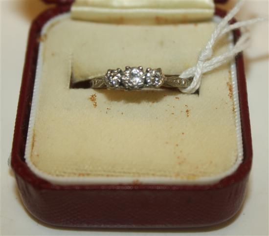 3 stone diamond ring